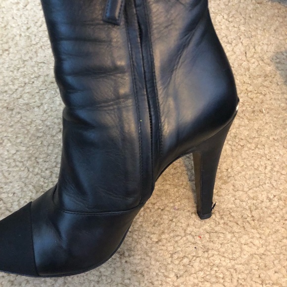 Chanel short boots
Black cap toe logo boot
Us 6 - Picture 6 of 6